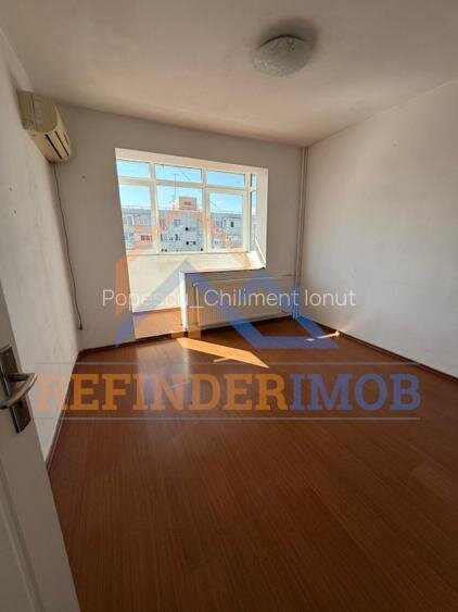 Trapezului, vand apartament la 100 m de statia de metrou 1 Decembrie 1918.