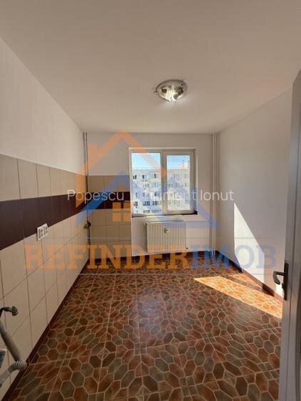 Trapezului, vand apartament la 100 m de statia de metrou 1 Decembrie 1918.