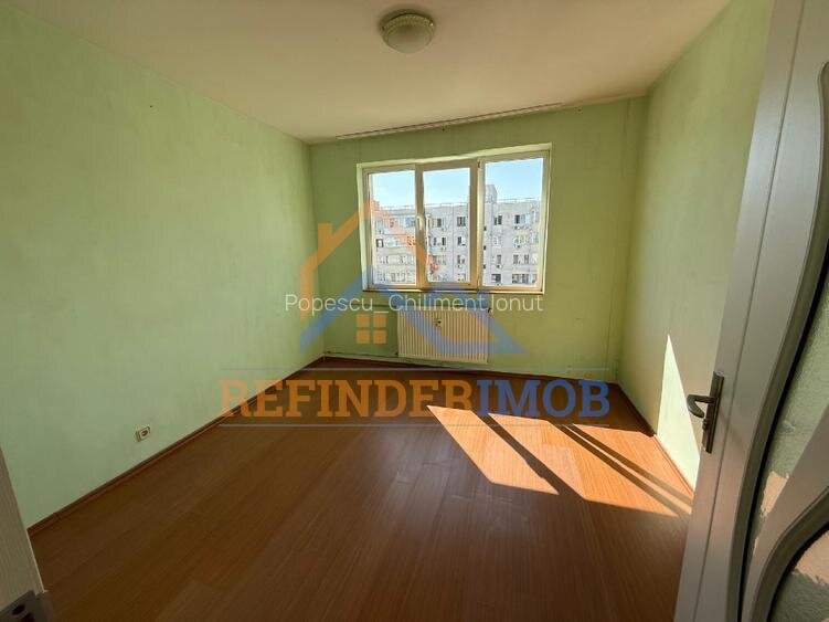 Trapezului, vand apartament la 100 m de statia de metrou 1 Decembrie 1918.